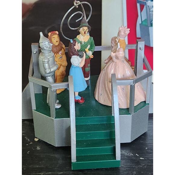 Wizard of Oz Hallmark Keepsake Christmas Ornament 2003 Click Your Heels + Sound - Picture 3 of 7